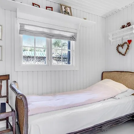 3 Bedroom Gorgeous In Hornbaek * Dronningmolle